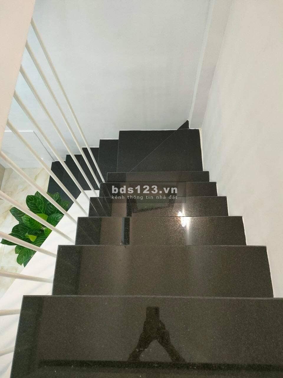 Bán gấp căn nhà Tân Thới Hoà, quận Tân Phú, DTSD 81m², giá chỉ 5,3 tỷ