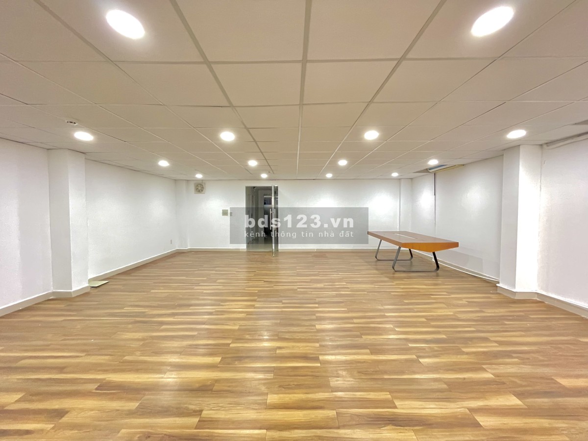 Văn phòng sàn gỗ Trần Huy Liệu diện tích 60m2 giá chỉ từ 15 triệu/tháng