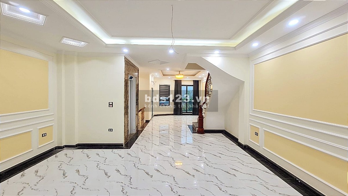 Bán nhà phố Nguyên Hồng, khu phân lô, ô tô tránh, DT 50m² x 4 tầng, giá 13,2 tỷ