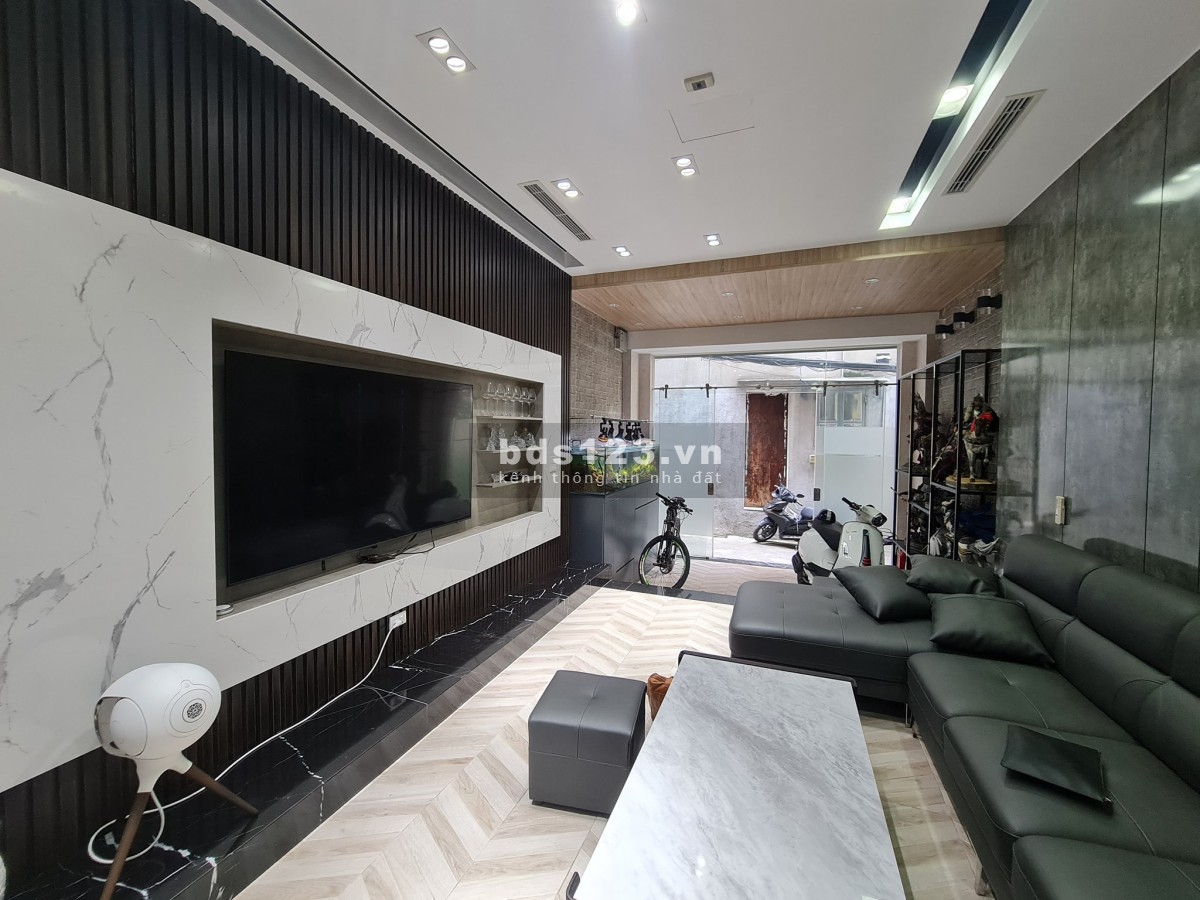 Bán nhà phố Phạm Ngọc Thạch, DT 120m² x 4 tầng, giá 16,8 tỷ
