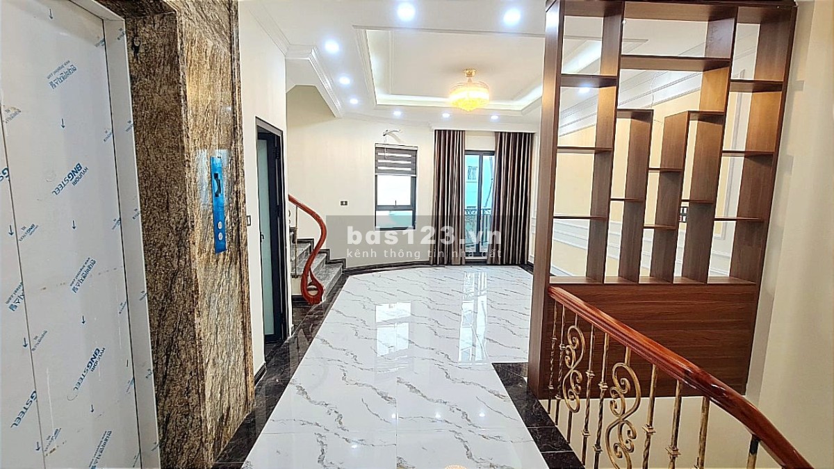 Bán nhà phố Nguyên Hồng, khu phân lô, ô tô tránh, DT 50m² x 4 tầng, giá 13,2 tỷ