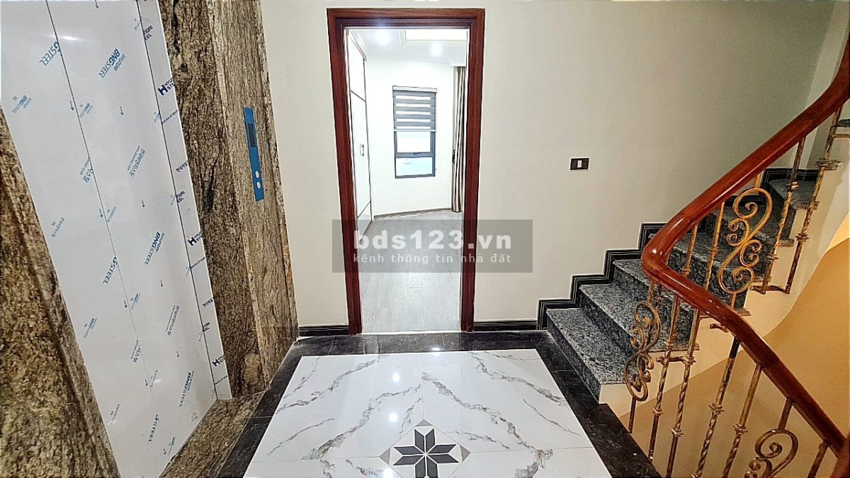 Bán nhà phố Nguyên Hồng, khu phân lô, ô tô tránh, DT 50m² x 4 tầng, giá 13,2 tỷ