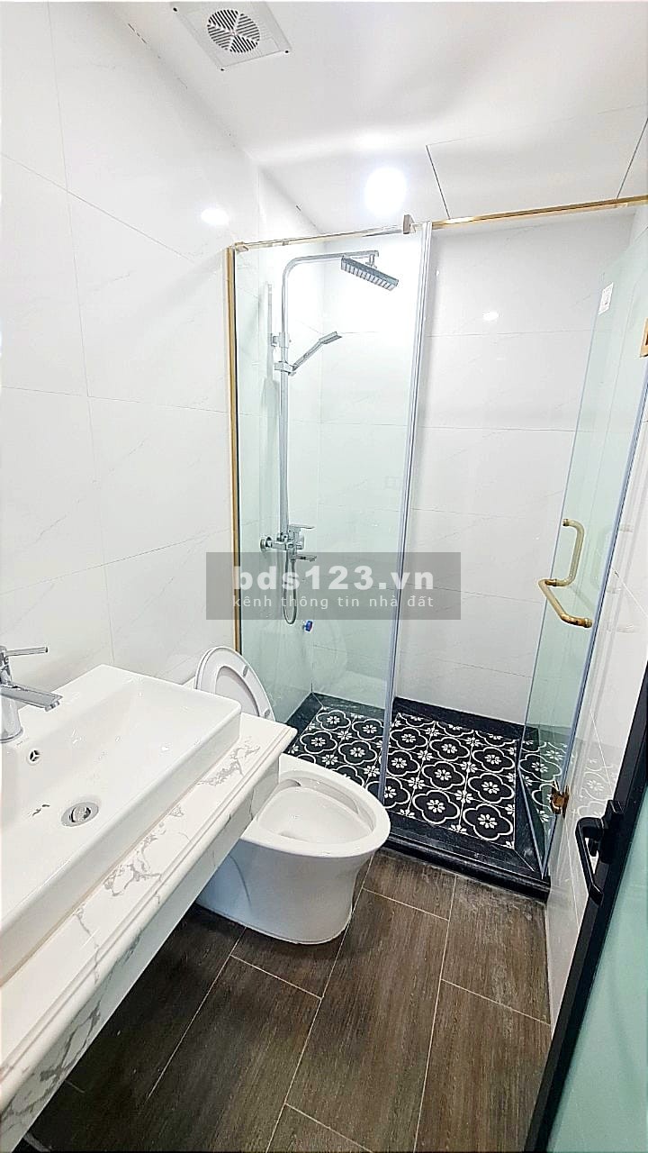 Bán nhà phố Nguyên Hồng, khu phân lô, ô tô tránh, DT 50m² x 4 tầng, giá 13,2 tỷ