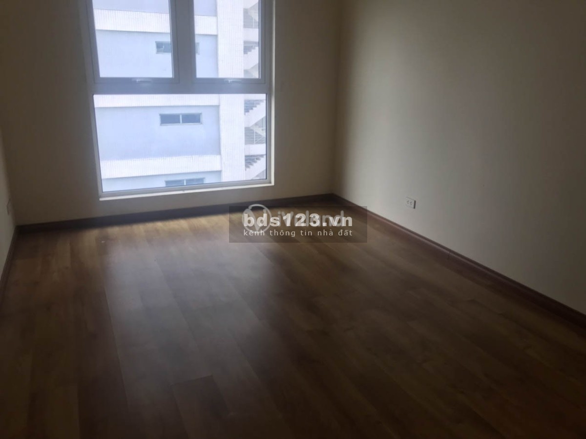 Cần bán gấp căn chung cư vườn đào ở lạc long quân