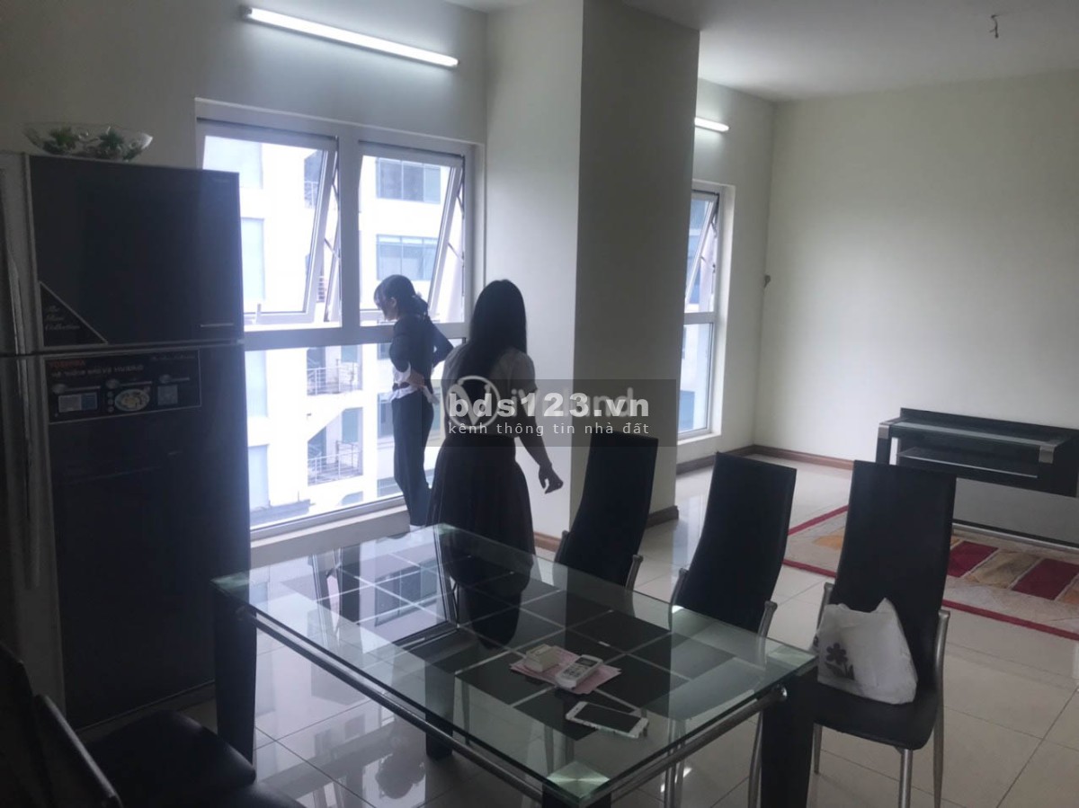 Cần bán gấp căn chung cư vườn đào ở lạc long quân