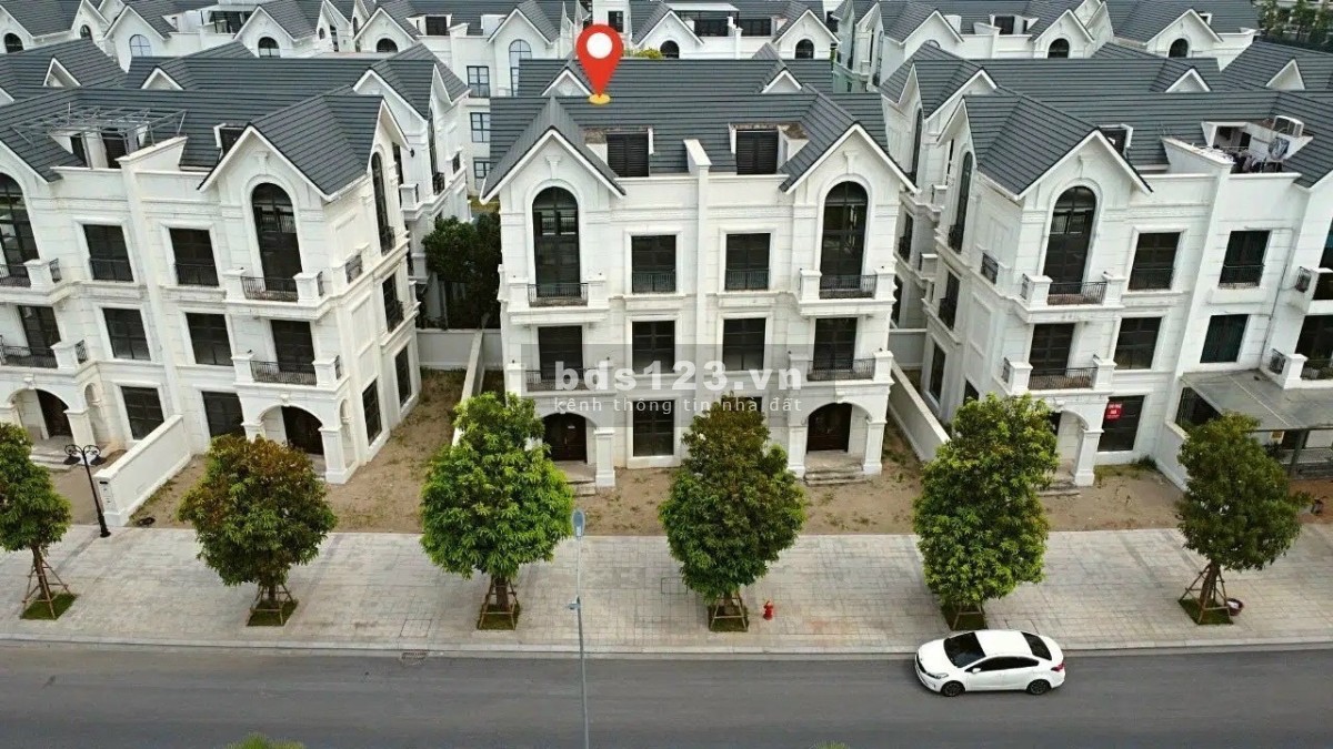 Shophouse sổ đỏ lâu dài 150m2, mặt tiền 10m, mặt đường 30m giá 26.2 tỷ Vin Gia Lâm (0985941715)