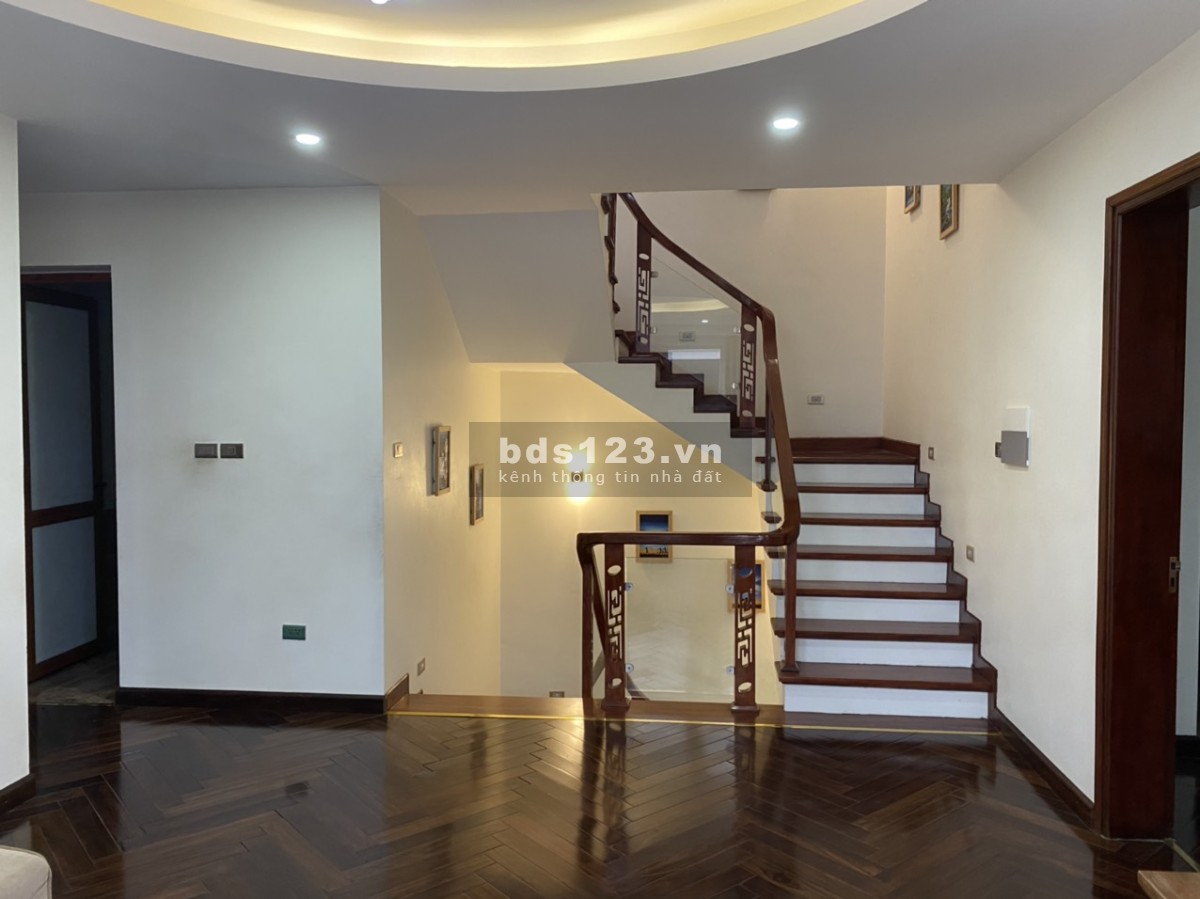 Chủ nhà cân cho thuê căn BT Mimosa, KĐT Ecopark, nhà đầy đủ nội thất. Giá 35tr/th. LH 0964 109 408