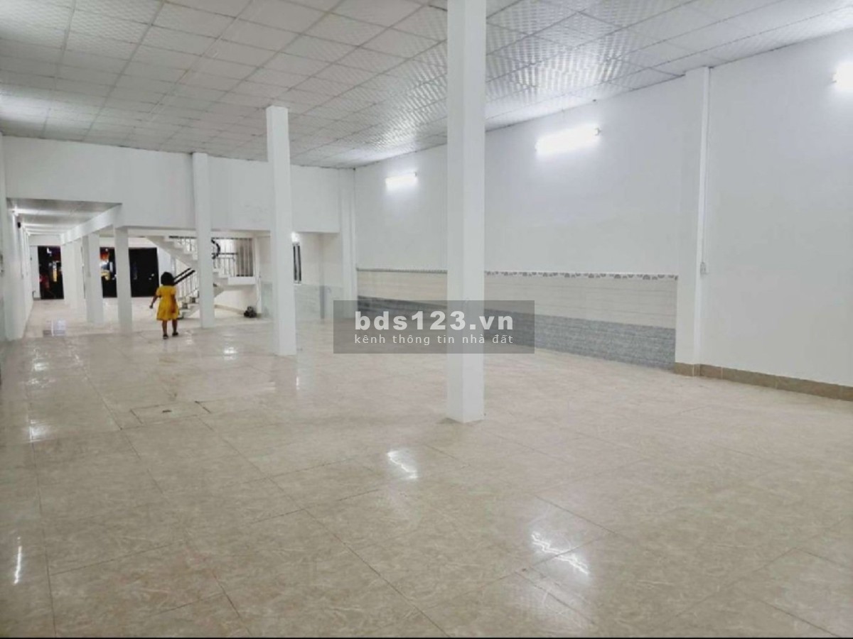 Cho thuê mặt bằng nguyên căn 320m2 mặt tiền đường Huỳnh Tấn Phát - Q7