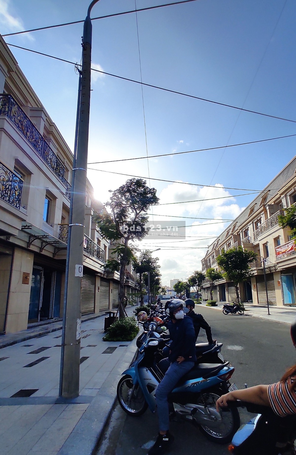 Ngộp bank, bán cắt lỗ 300 triệu căn nhà phố 3 tầng ngay trường SkyLine LH ngay