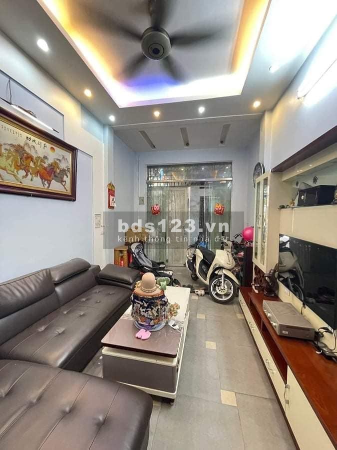 Bán gấp nhà Nguyễn Chí Thanh, hàng xóm Vincom ngõ thông 7 chỗ đỗ cửa, full nội thất