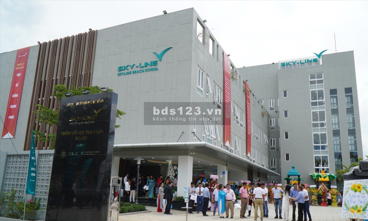 Ngộp bank, bán cắt lỗ 300 triệu căn nhà phố 3 tầng ngay trường SkyLine LH ngay