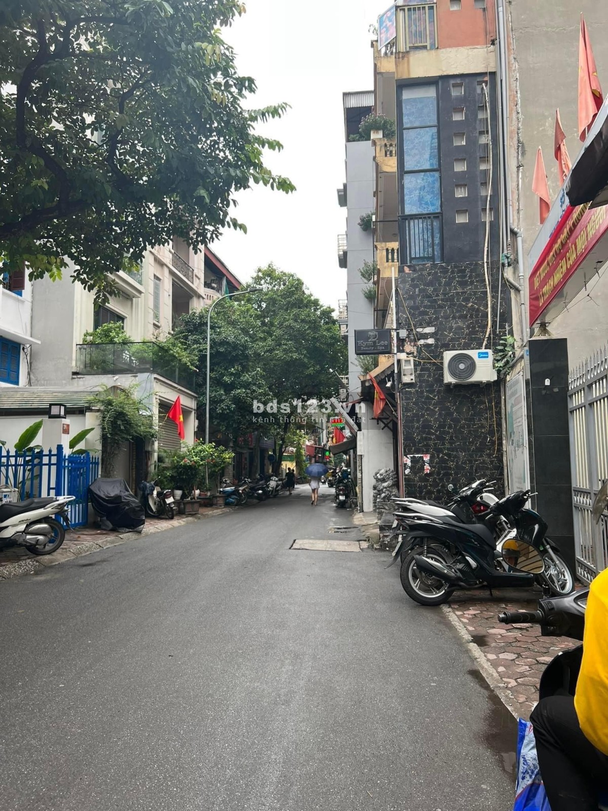 Bán gấp nhà Nguyễn Chí Thanh, hàng xóm Vincom ngõ thông 7 chỗ đỗ cửa, full nội thất