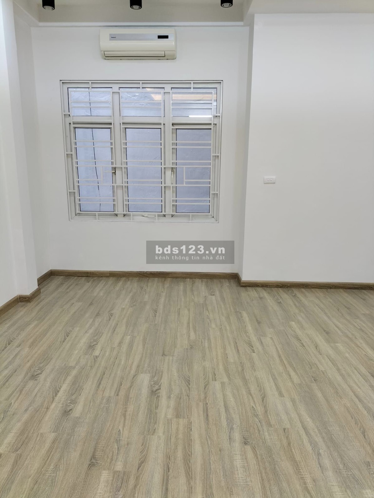 Nhà mới Kim Mã - Ba Đình, Lô Góc cách mặt phố 50m, khu vực dân trí cao hiếm nhà bán 43m² - 4,8 tỷ