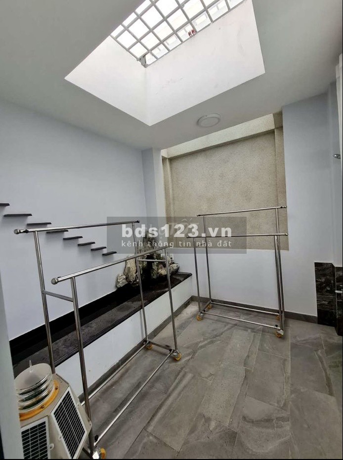 Bán nhà hẻm xe máy 184 Lý Chính Thắng, phường 9, quận 3, nhà 3 lầu