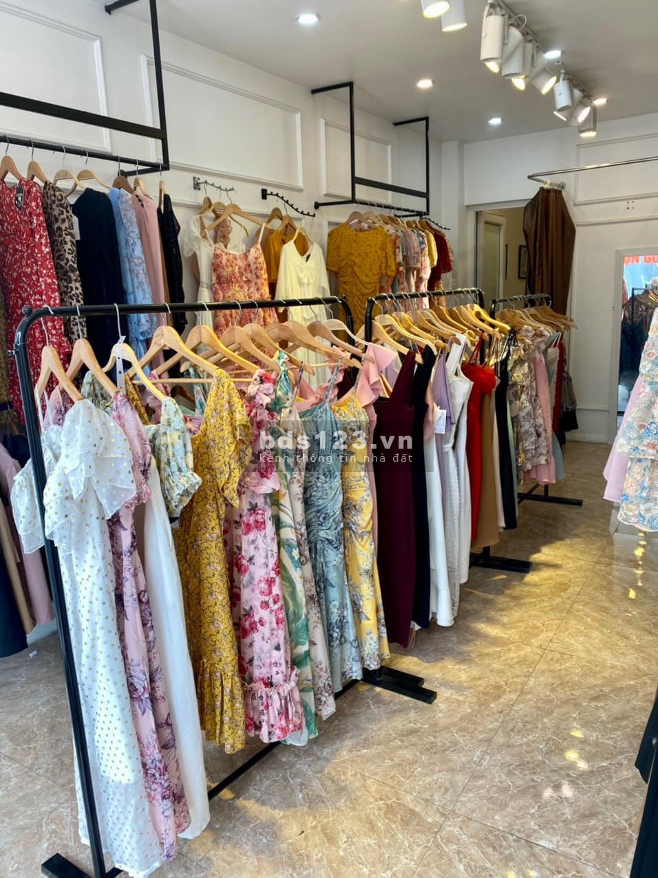Bán nhà mặt phố Nguyễn Văn Tuyết, diện tích 65m², giá 18,3 tỷ đồng