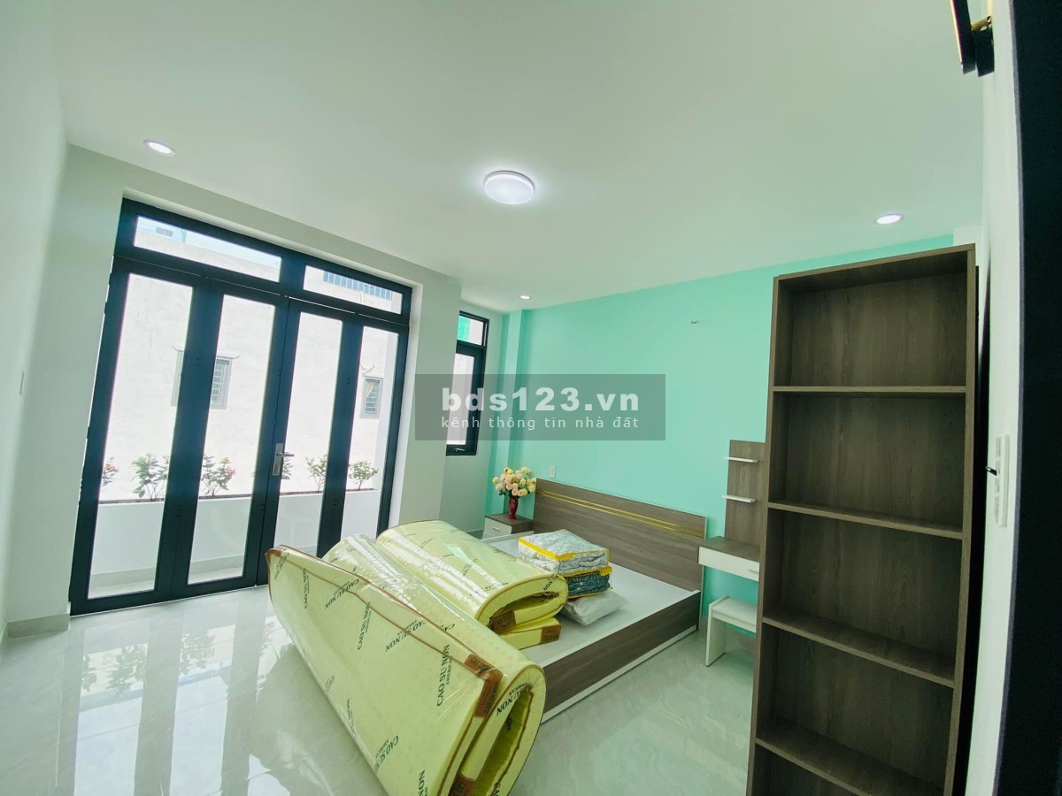 Bán nhà phố xây sẵn 1 trệt 2 lầu giá rẻ gần chợ Hưng Long Bình Chánh giá 2,4 tỷ