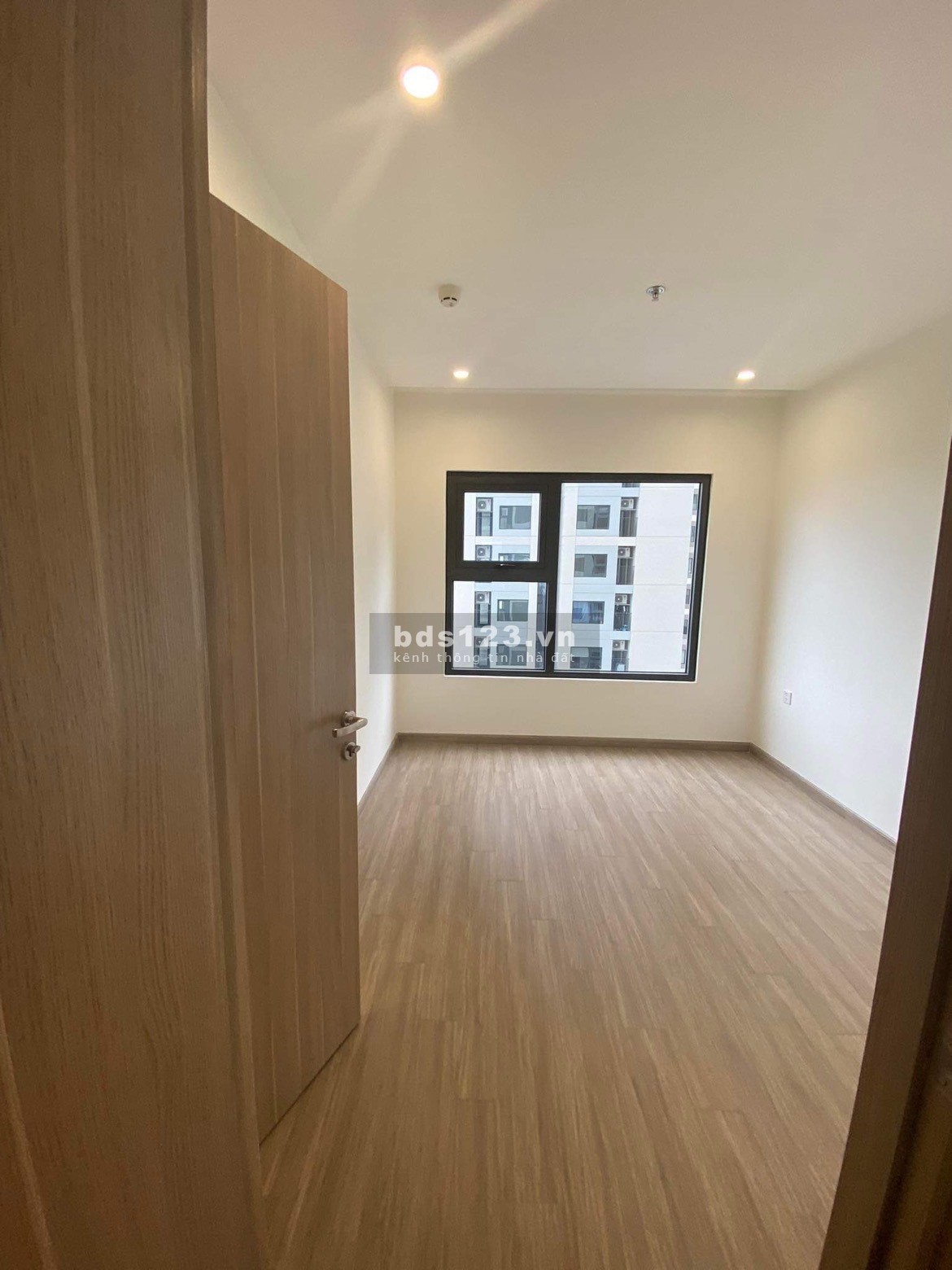 Bán căn hộ Vinhome Grand Park 2 PN + 2 WC quận 9 khu Origami mới 100%