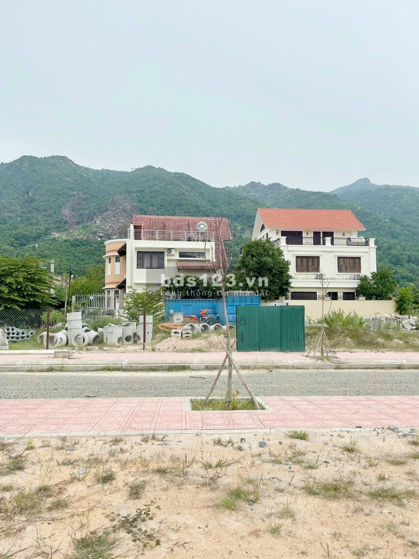 Bán nhanh lô đất Phước Đồng Nha Trang đường 13m giá chỉ 1tỷ3