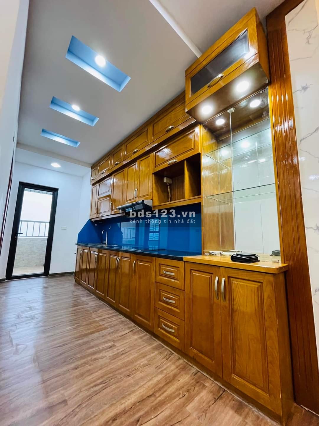 2.15 tỷ căn hộ chung cư vị trí cực đẹp mt Nguyễn Xiền dt 74m2 3pn, tặng nội thất