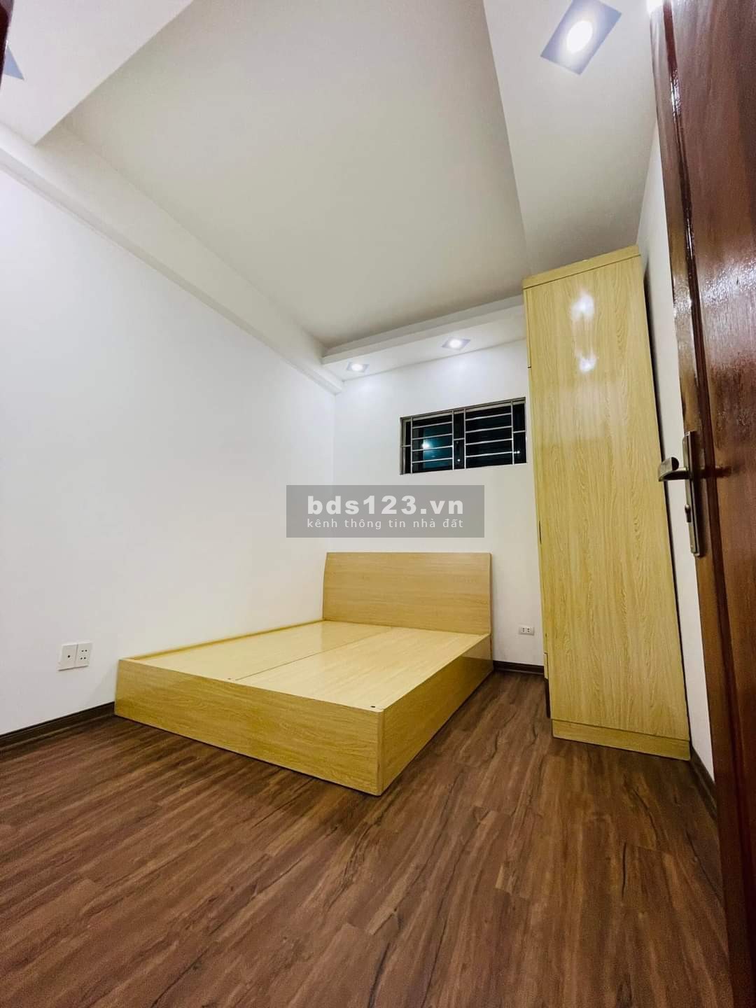 2.15 tỷ căn hộ chung cư vị trí cực đẹp mt Nguyễn Xiền dt 74m2 3pn, tặng nội thất