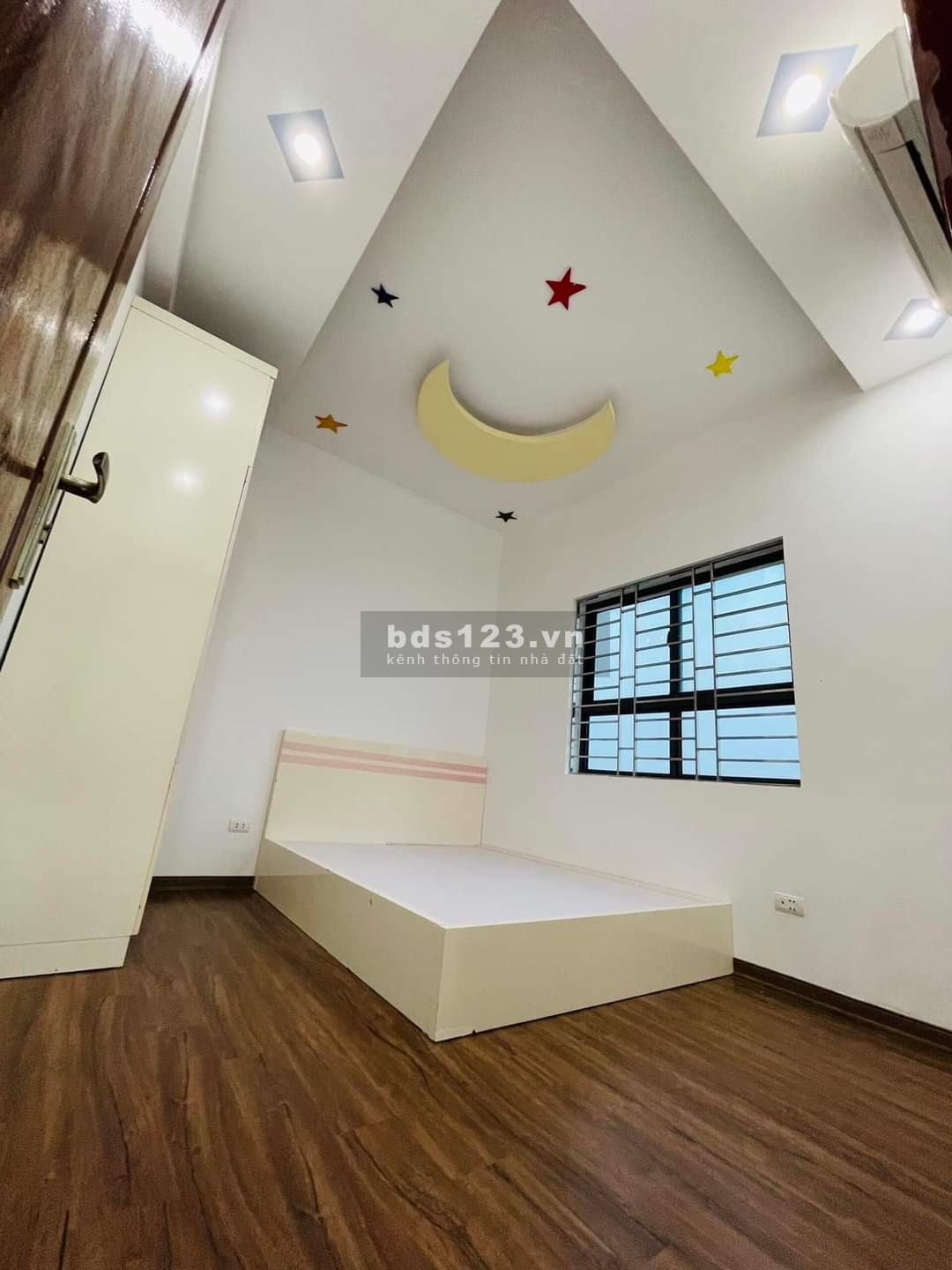 2.15 tỷ căn hộ chung cư vị trí cực đẹp mt Nguyễn Xiền dt 74m2 3pn, tặng nội thất