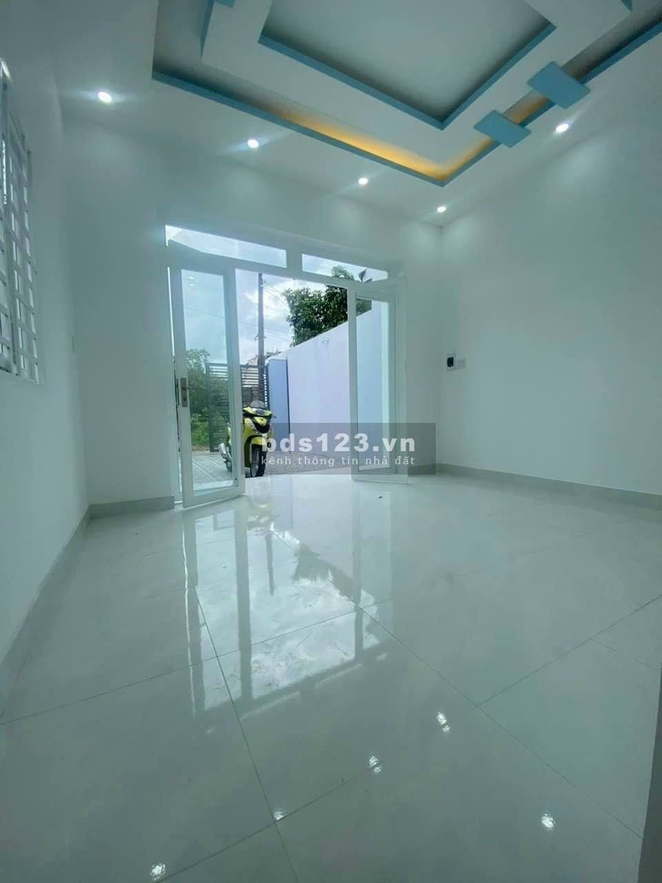 Bán nhà Trảng Dài mới, đẹp đường rộng 6m, thông sân đậu ô tô gần trường cấp 2