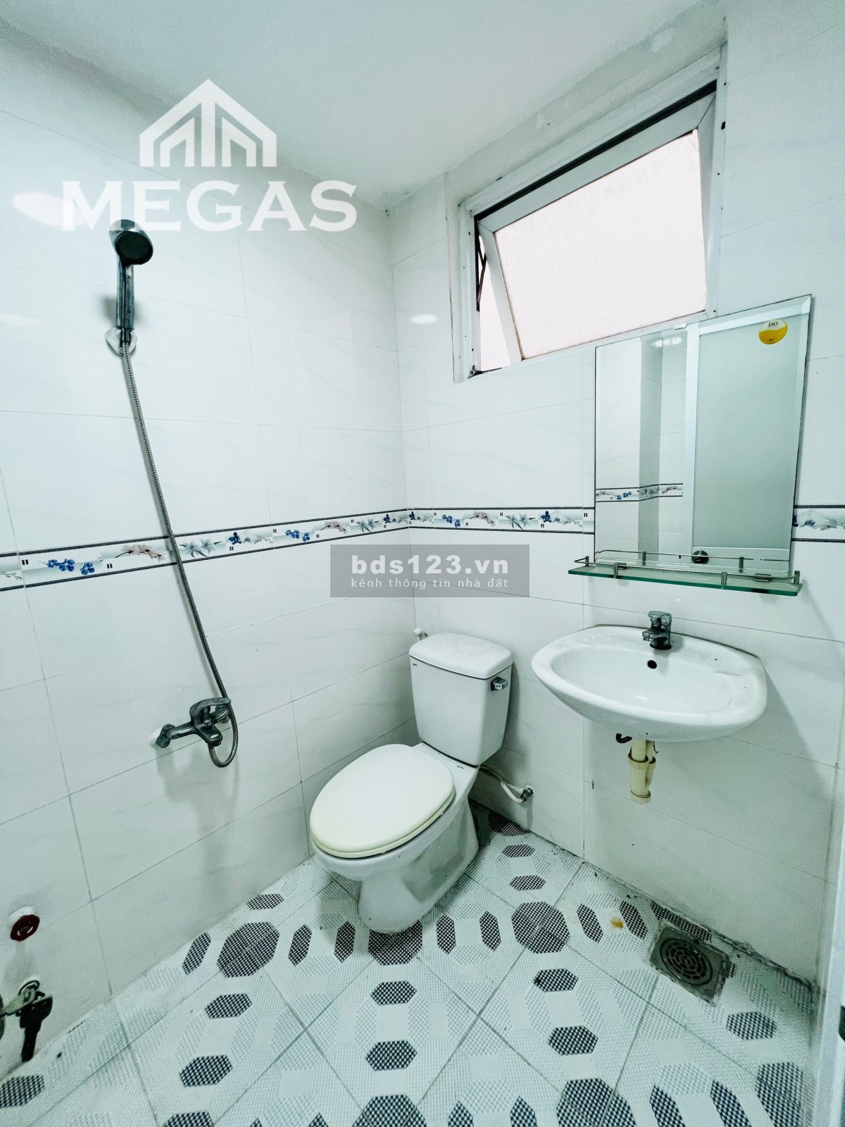 Cho thuê phòng sẵn máy lạnh rộng 30m2 ngay ngã tư Bốn Xã