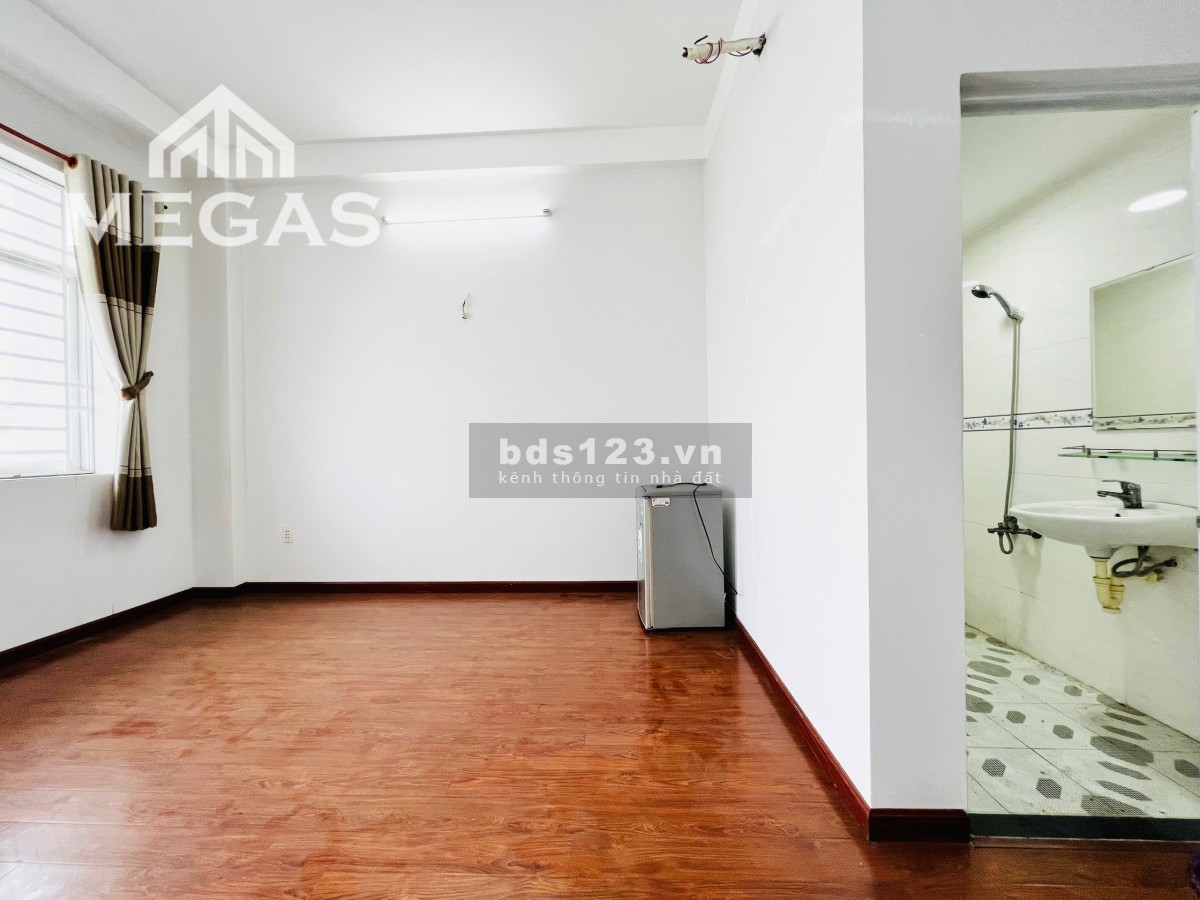 Cho thuê phòng sẵn máy lạnh rộng 30m2 ngay ngã tư Bốn Xã