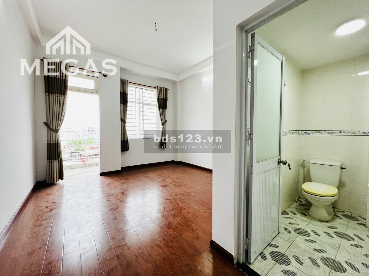 Cho thuê phòng sẵn máy lạnh rộng 30m2 ngay ngã tư Bốn Xã