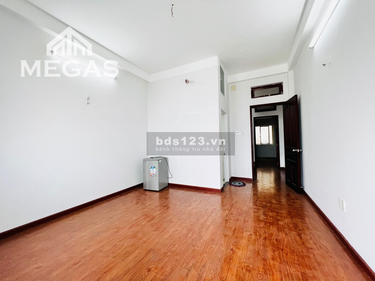 Cho thuê phòng sẵn máy lạnh rộng 30m2 ngay ngã tư Bốn Xã