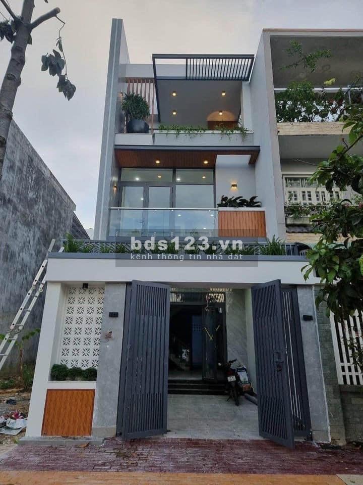 Bán nhà phố đối diện khu đô thị Five Star Bình Chánh mới, 1 trệt 2 lầu, DT 85m², SHR