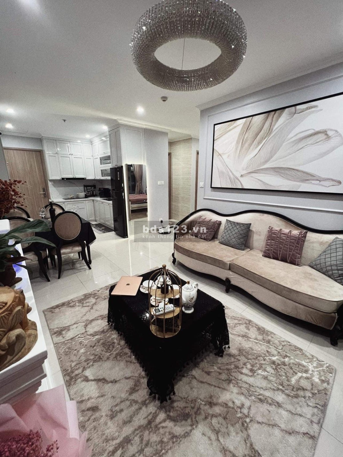 Tôi chính chủ cần bán nhanh căn 3N góc 2VS full nội thất giá 2.4 tỷ tại Vinhomes 0987 077 896