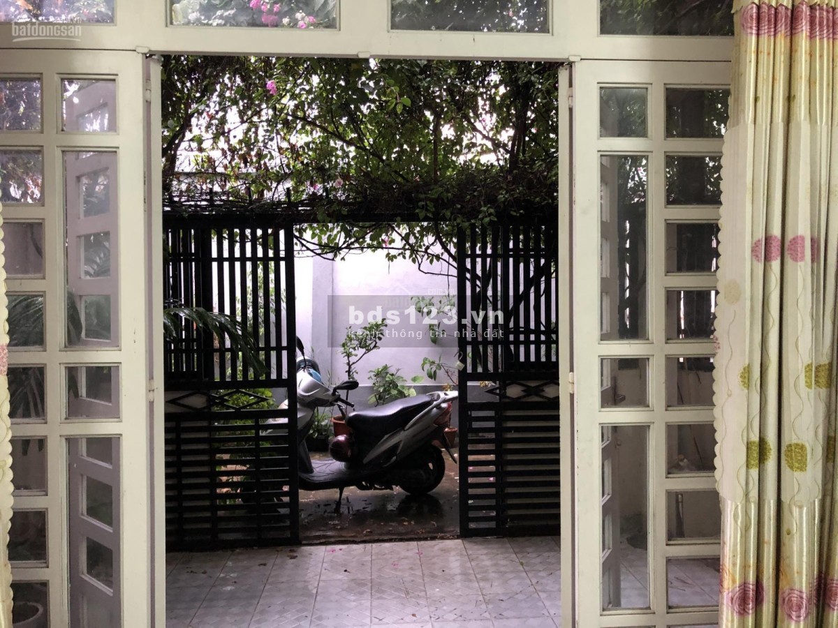 Bán gấp nhà 3 mặt tiền hẻm, thoáng mát, DT 71m², LH 0989223939