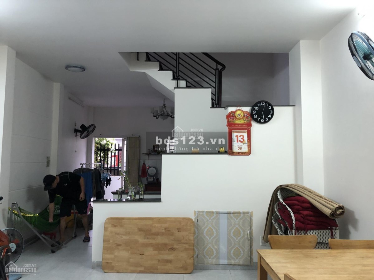 Bán gấp nhà 3 mặt tiền hẻm, thoáng mát, DT 71m², LH 0989223939