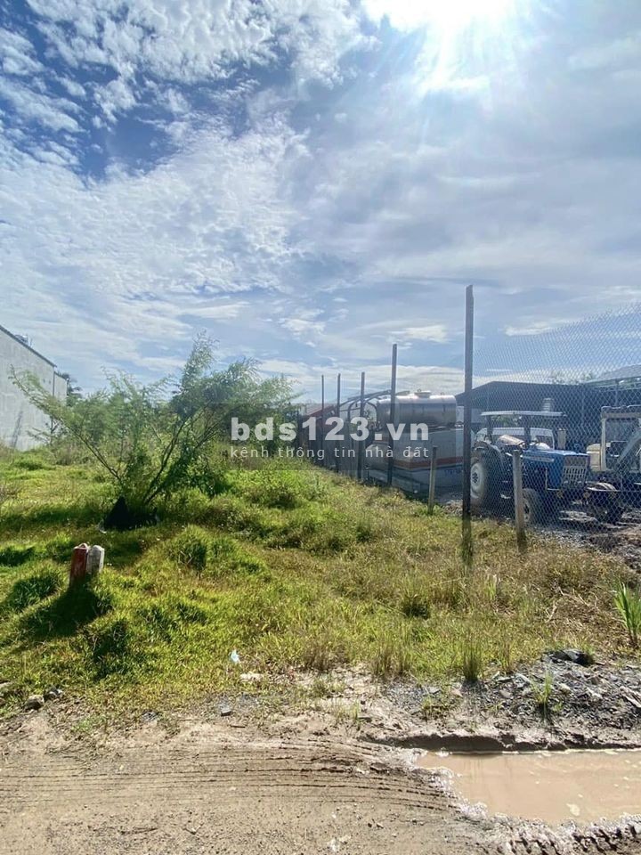 Chính chủ bán lô đất lọt giữa 2 nhà dân 100% thổ cư ở TP. Tây Ninh, Giá 570 triệu