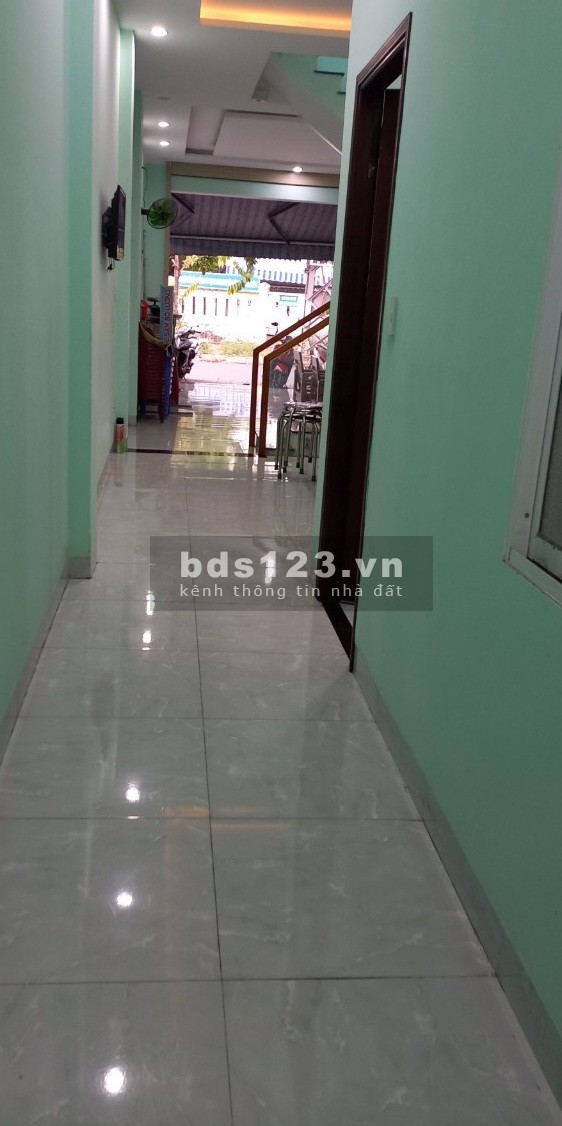 Cho thuê nhà 2 tầng 3 phòng ngủ, 2 nhà vệ sinh, mặt tiền kinh doanh Vip