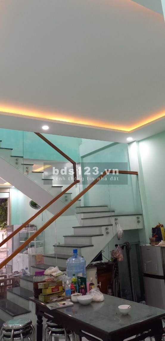 Cho thuê nhà 2 tầng 3 phòng ngủ, 2 nhà vệ sinh, mặt tiền kinh doanh Vip