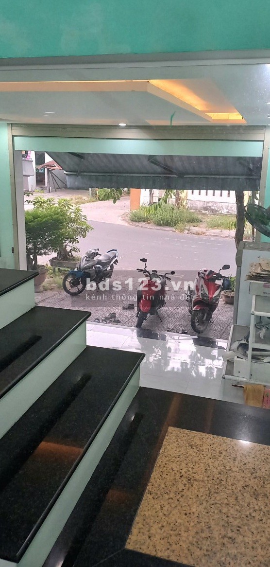 Cho thuê nhà 2 tầng 3 phòng ngủ, 2 nhà vệ sinh, mặt tiền kinh doanh Vip