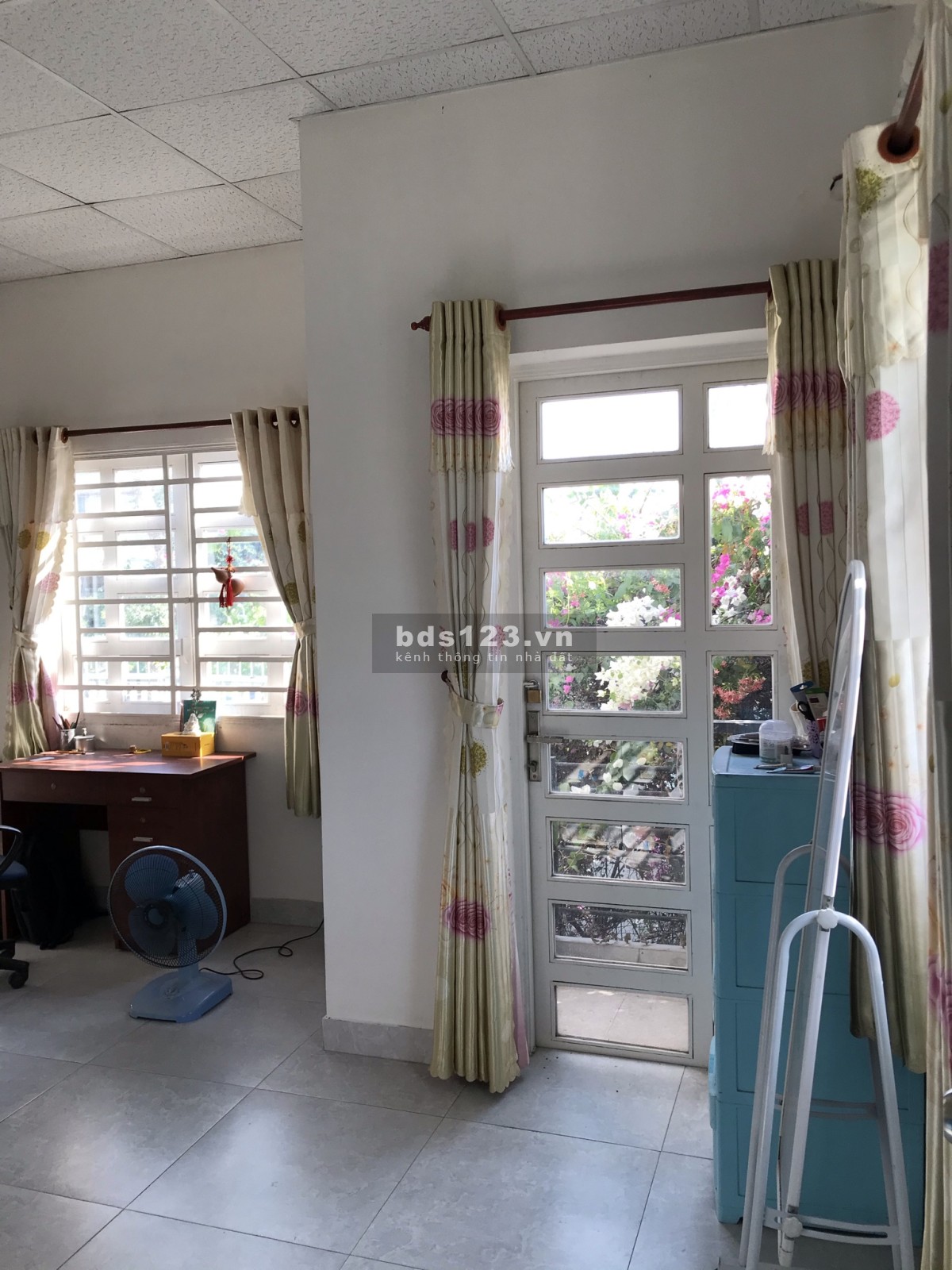 Bán gấp nhà 3 mặt tiền hẻm, thoáng mát, DT 71m², LH 0989223939