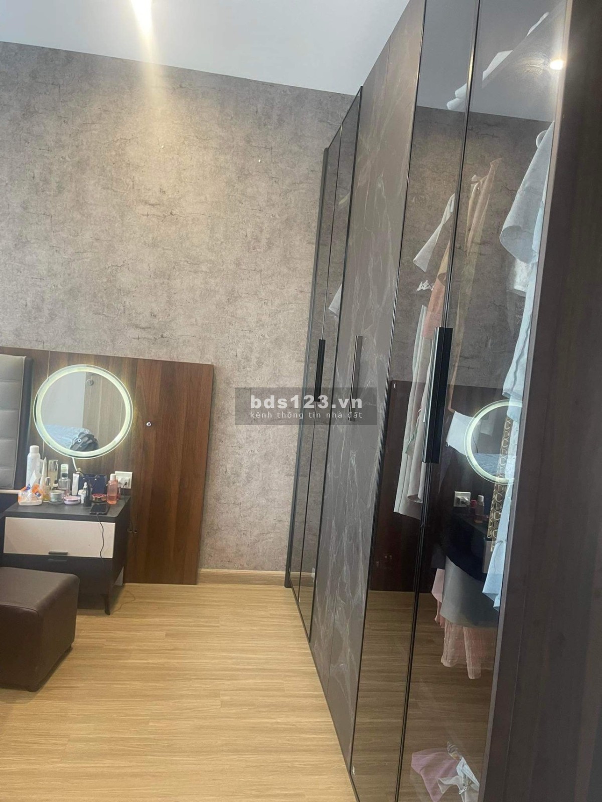 Chính chủ cần chuyển nhượng gấp lại căn S401- 2 ngủ 1wc - Full nội thất về ở ngay chỉ 2ty150tr