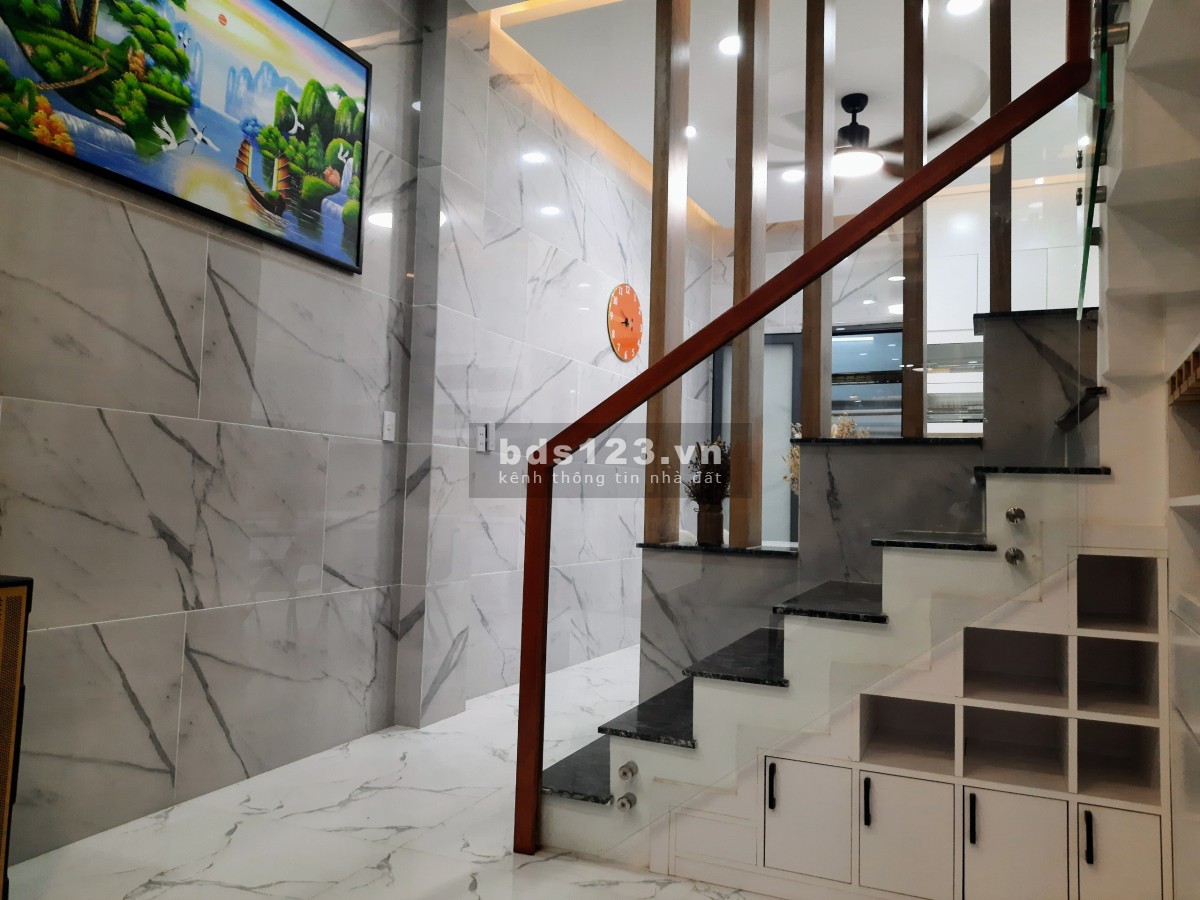 Bán nhà chính chủ đường Nguyễn Thái Sơn, quận Gò Vấp, 4 PN + 4 WC có thương lượng