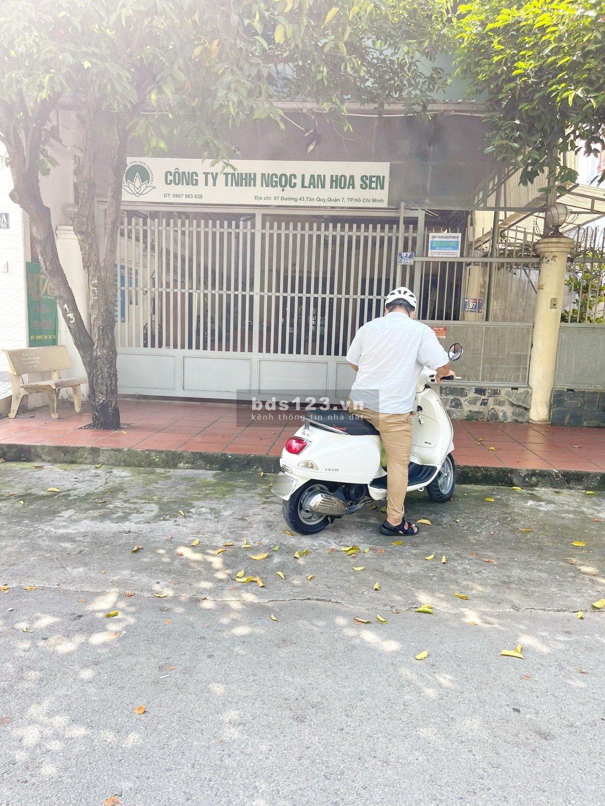 Cần bán nhà cấp 4 chính chủ thuận tiện xây mới mặt tiền ĐS Tân Quy, quận 7