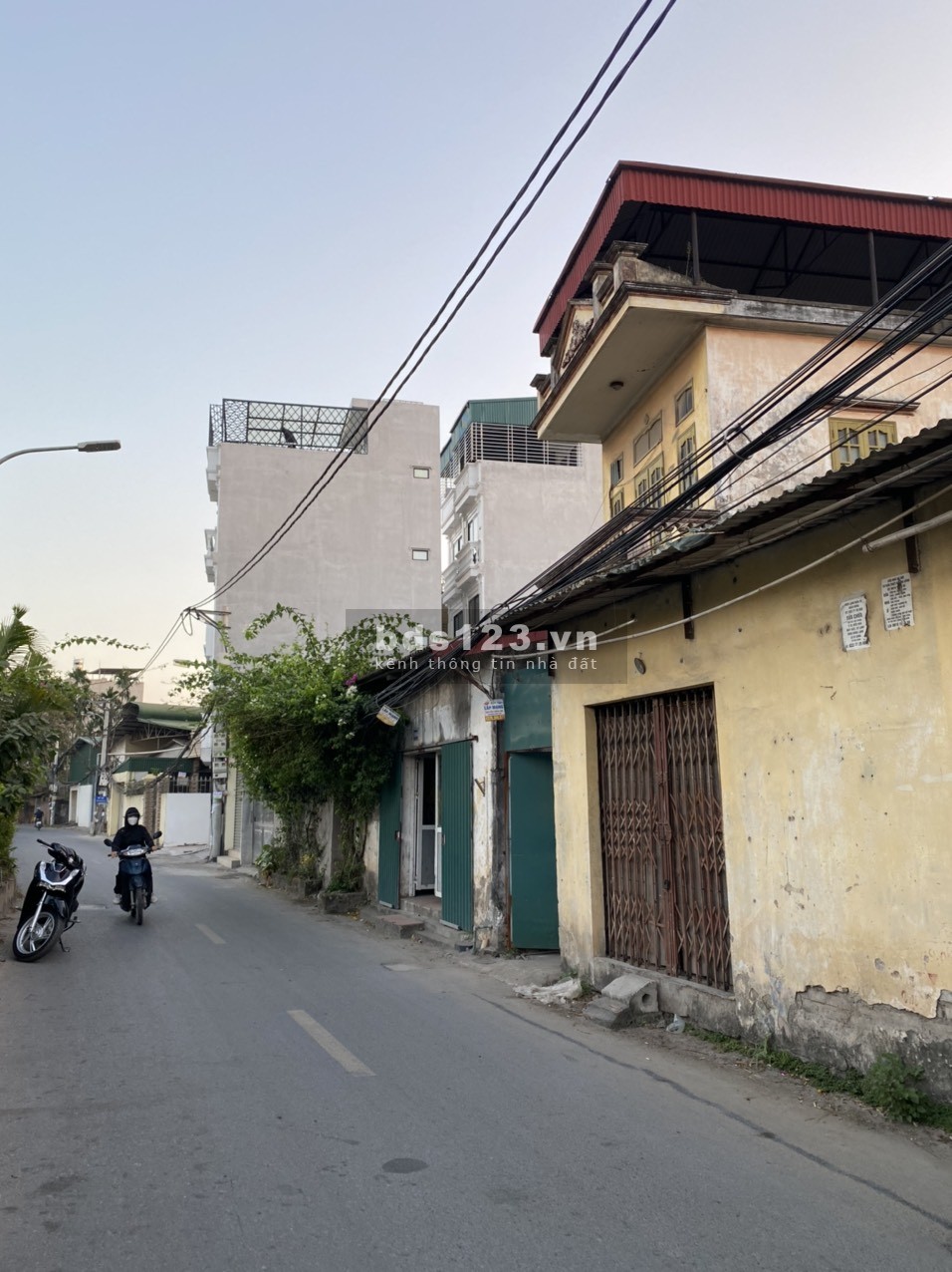 Bán nhà mặt phố Nguyễn Khoái, sổ đỏ vuông đẹp, giao dịch nhanh chóng
