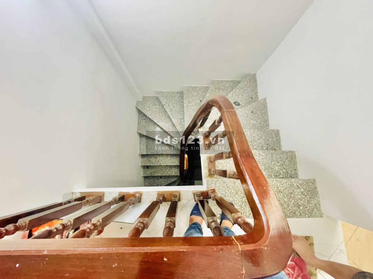 Chính chủ bán nhà tại 242 đường hoàng mai giá 3,7 tỷ