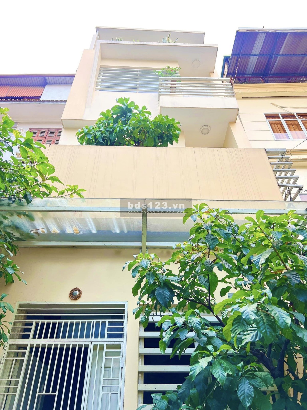 Chính chủ cần bán nhà Kim Mã ngay sát mặt ngõ 409 diên tích 52m² giá bán 6,5 tỷ
