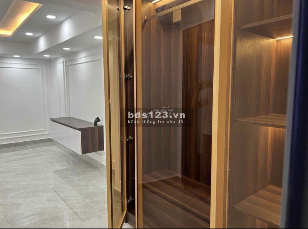 Bán nhà HXH đường Hoàng Hoa Thám, phường 5, Bình Thạnh, 1 trệt 4 lầu