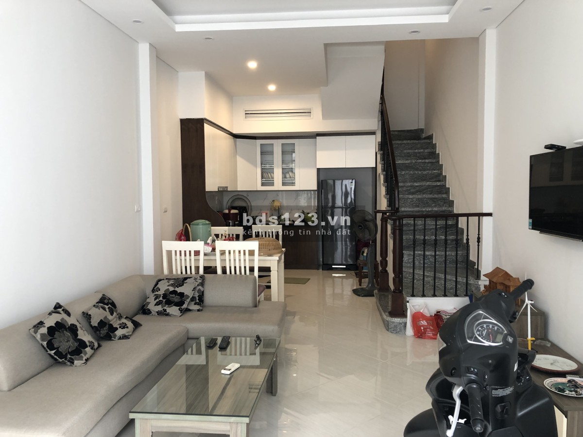 Bán nhà cực kỳ đẹp 45m phố Ngọc Thuỵ, 5 tầng xe bán tải đỗ cửa, giá 5 tỷ