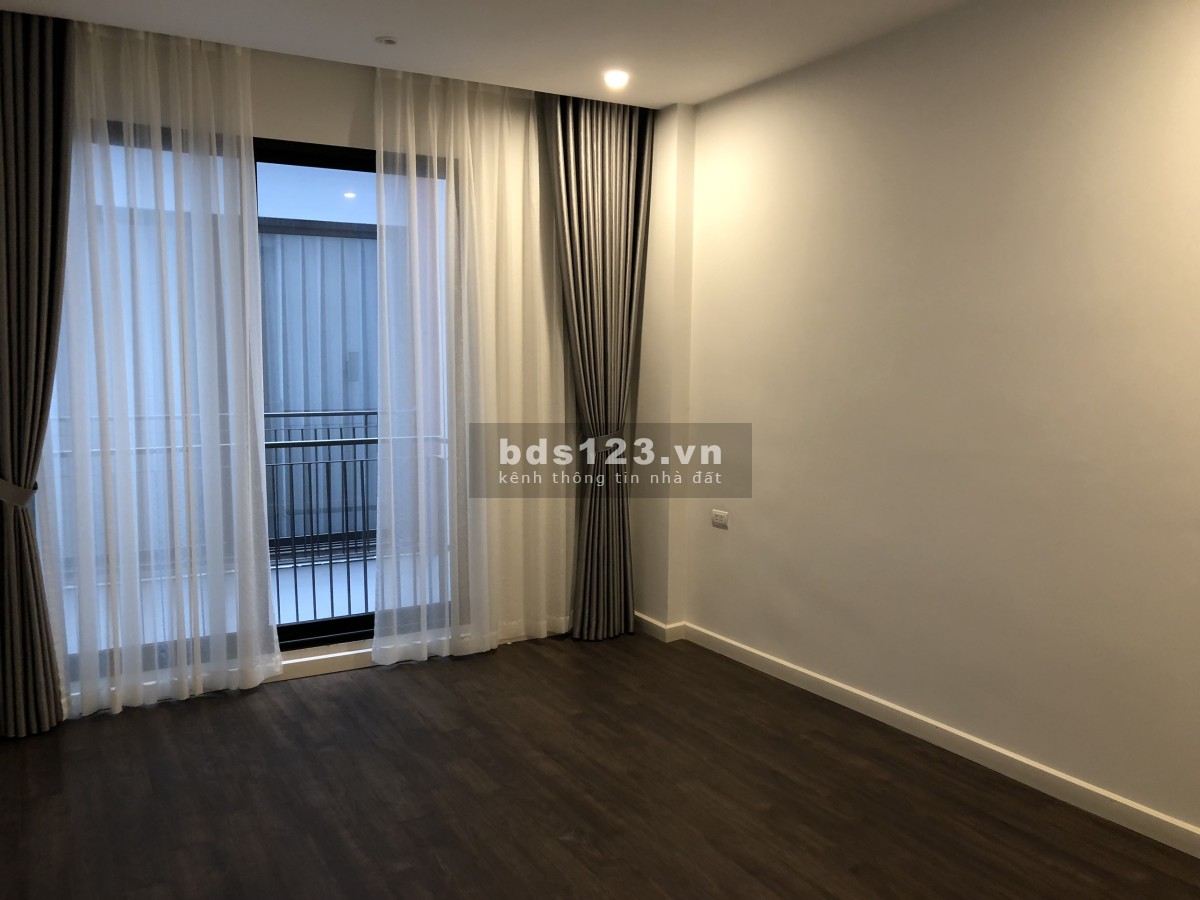Bán nhà cực kỳ đẹp 45m phố Ngọc Thuỵ, 5 tầng xe bán tải đỗ cửa, giá 5 tỷ