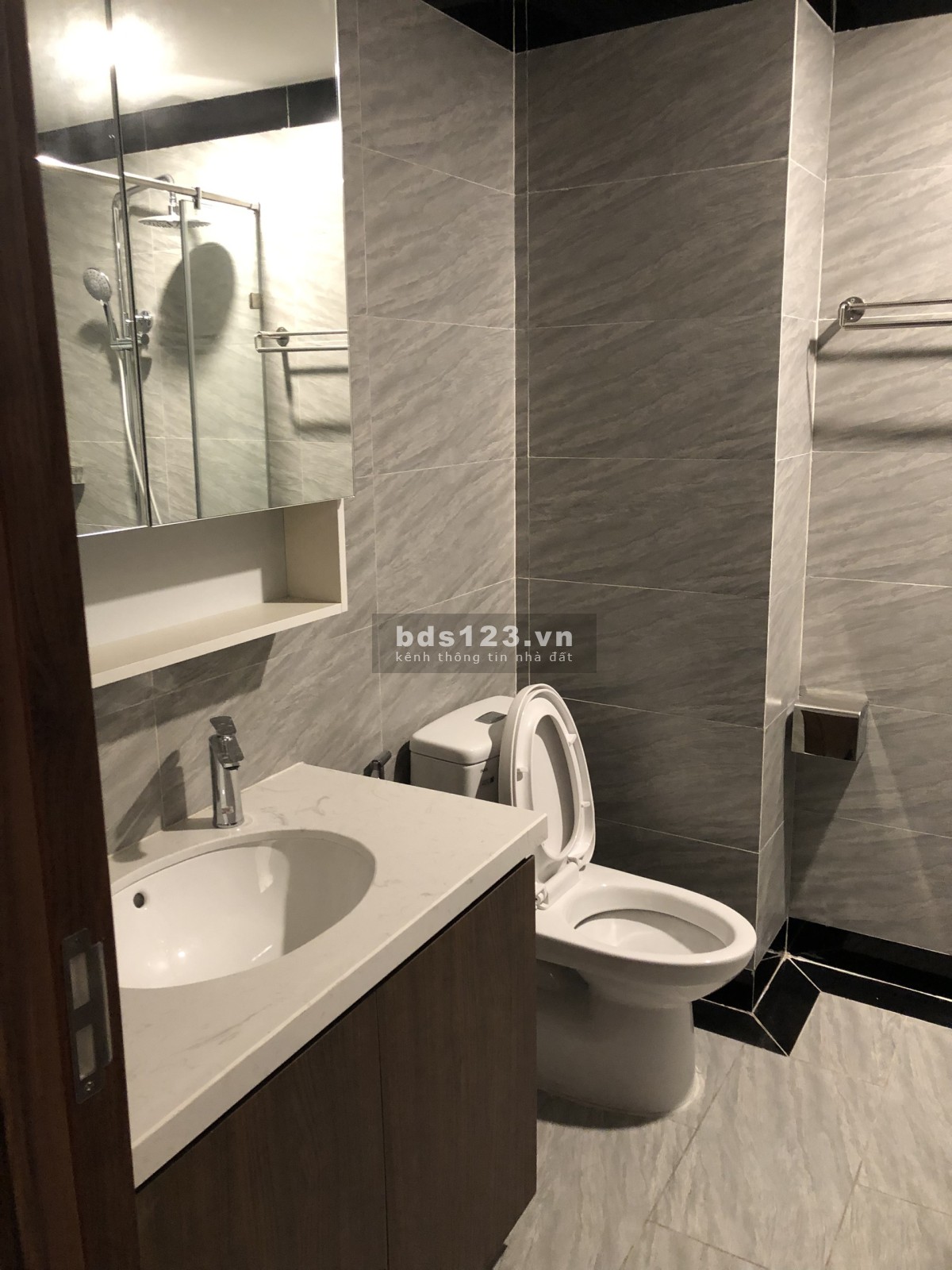 Bán nhà siêu đẹp Nguyễn Văn Linh, DT 45m² x 5 tầng có gara giá 5,6 tỷ