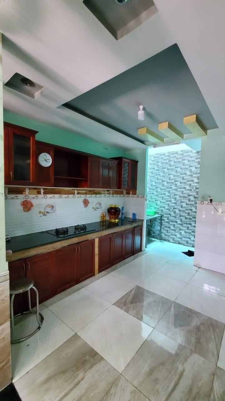 Xe hơi ngủ trong nhà đường Nguyễn Thị Đặng, nhỉnh 4 tỷ
